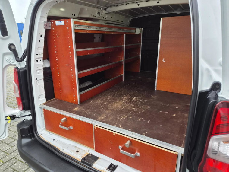 Vehicle Image 14