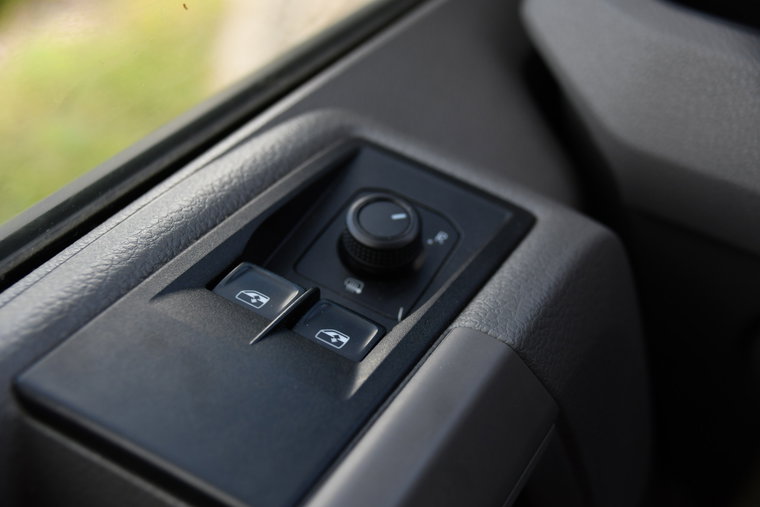 Vehicle Image 32
