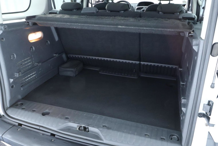 Vehicle Image 17
