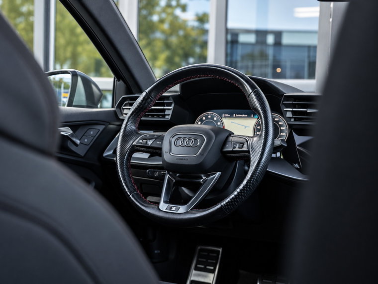 Vehicle Image 30