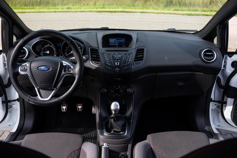 Vehicle Image 16