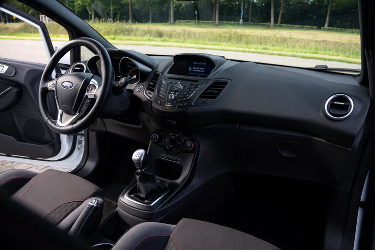 Vehicle Image 23