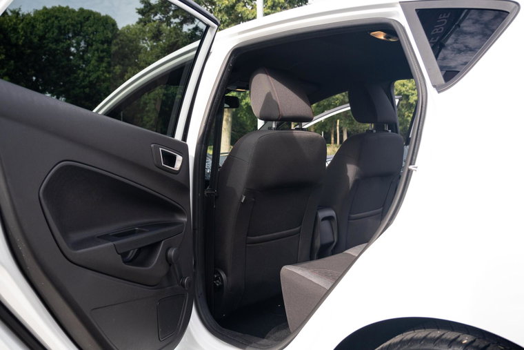 Vehicle Image 38
