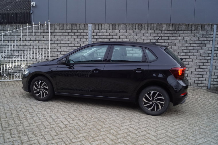 Vehicle Image 21