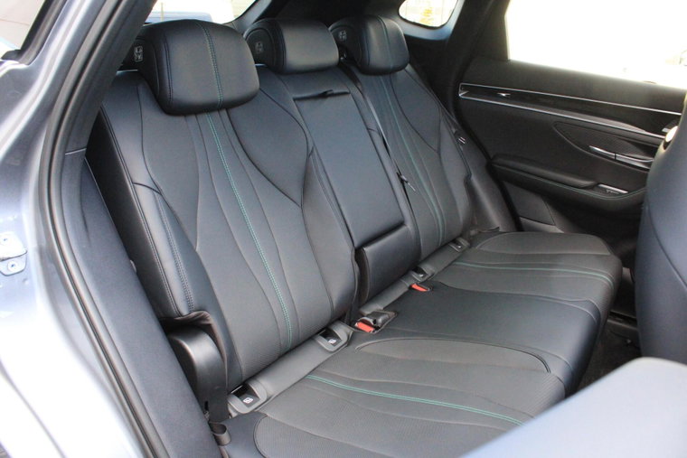 Vehicle Image 16