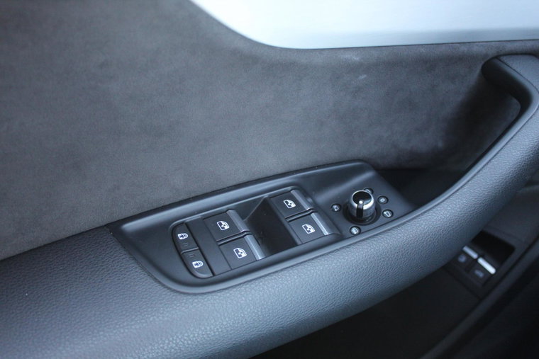 Vehicle Image 26
