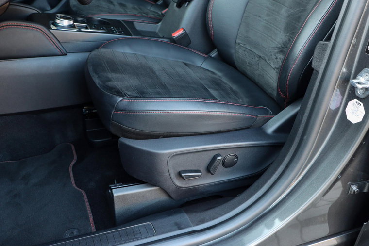 Vehicle Image 21
