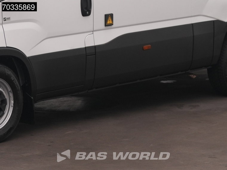 Vehicle Image 41