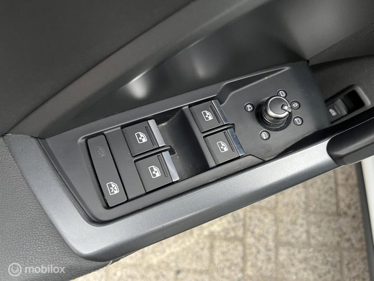 Vehicle Image 26