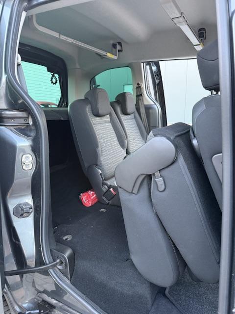 Vehicle Image 22