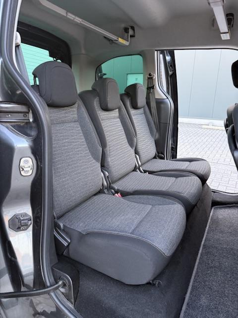 Vehicle Image 23