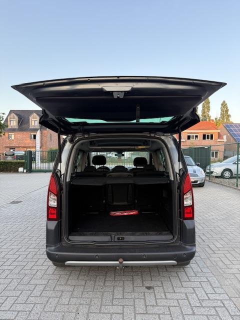 Vehicle Image 26
