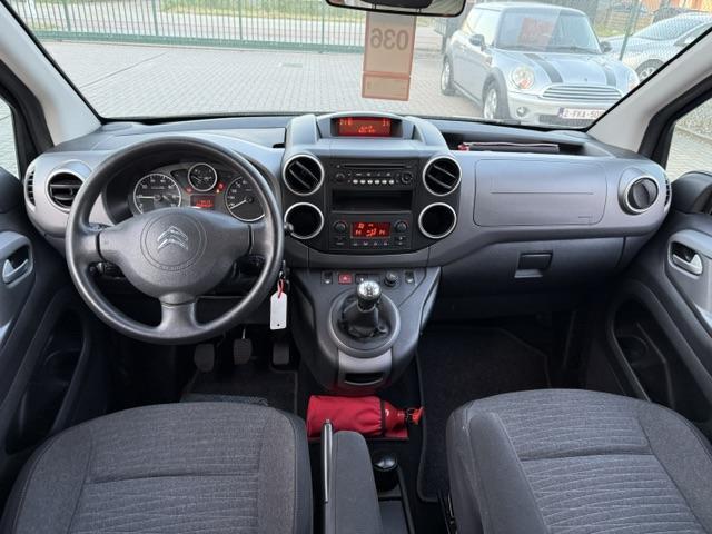 Vehicle Image 32