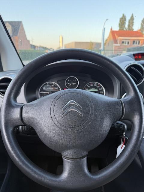Vehicle Image 38