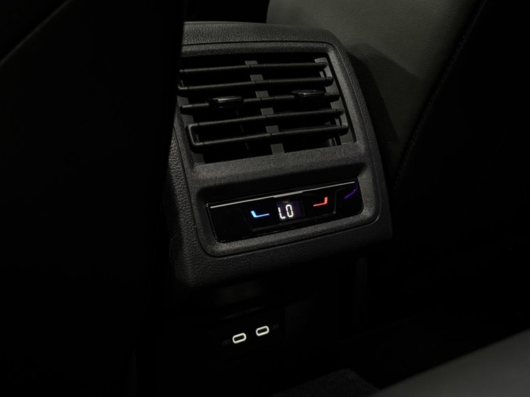 Vehicle Image 29