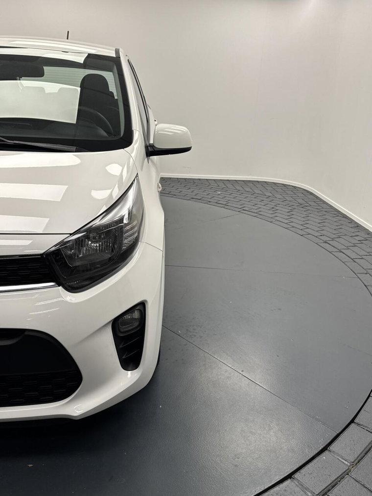 Vehicle Image 17