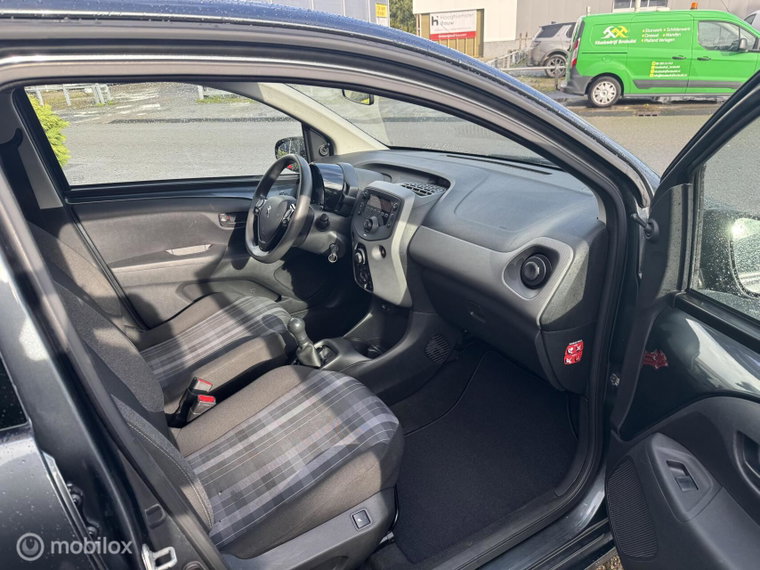 Vehicle Image 17
