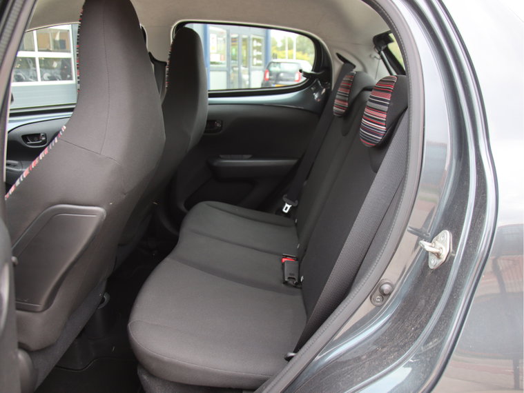 Vehicle Image 12