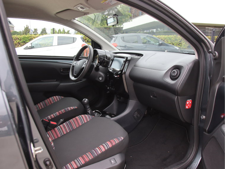 Vehicle Image 11