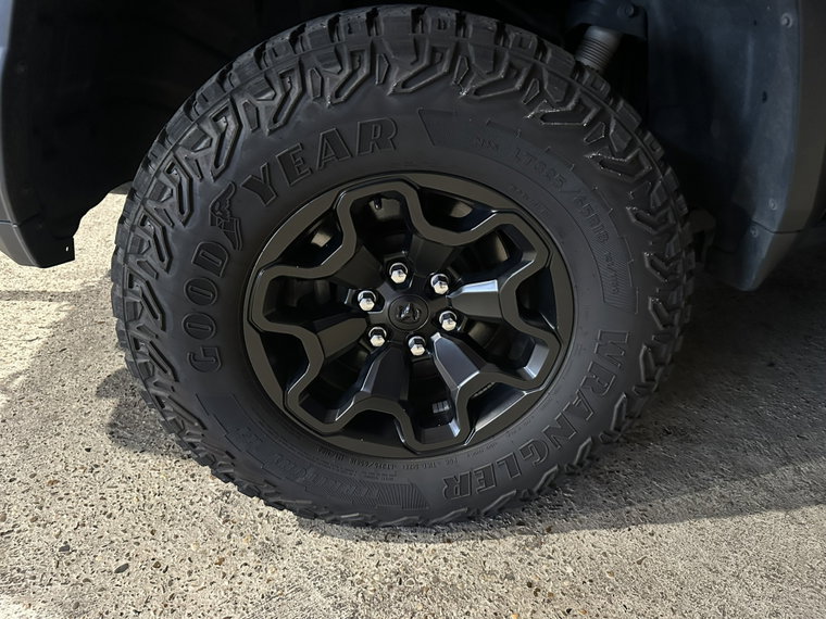 Vehicle Image 21
