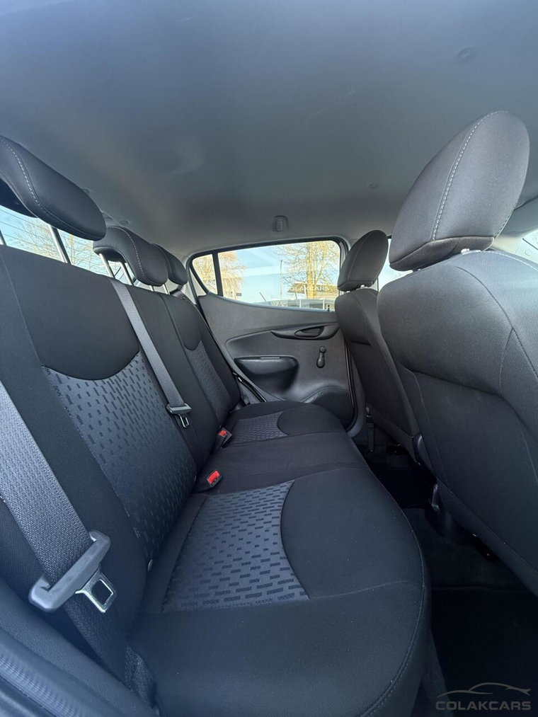 Vehicle Image 32