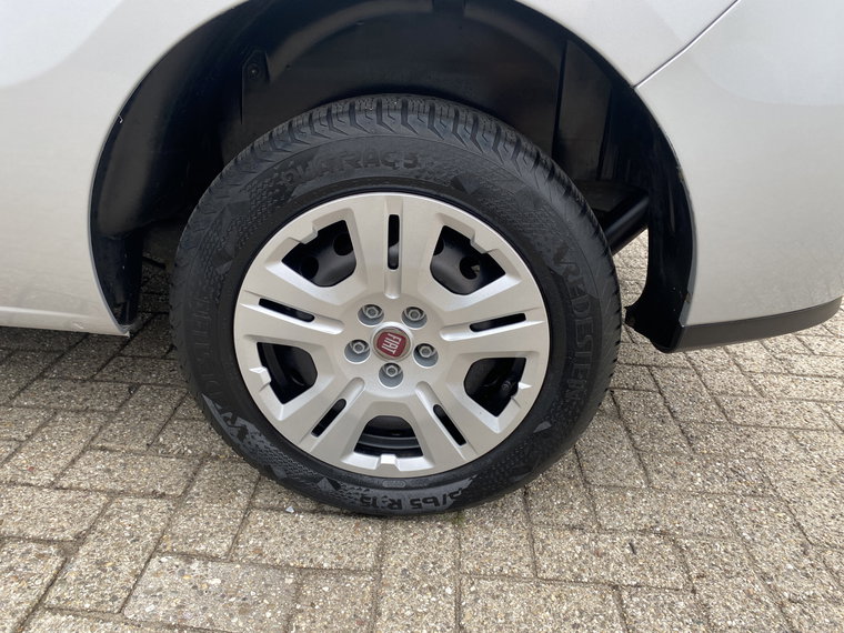 Vehicle Image 35
