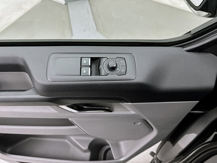 Vehicle Image 28