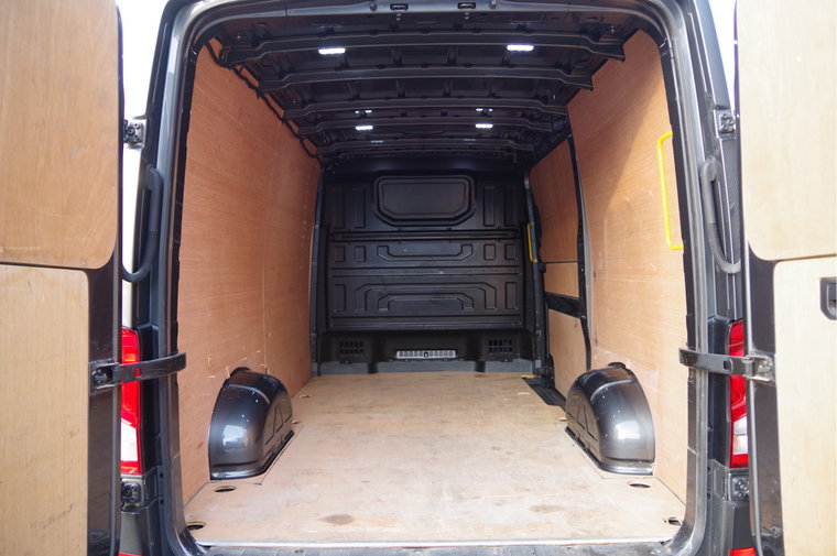 Vehicle Image 32