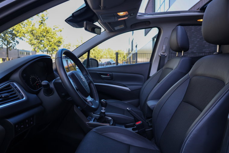 Vehicle Image 12