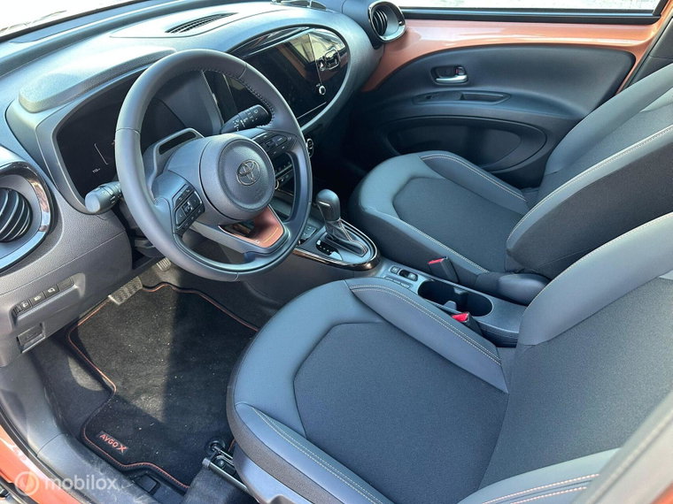 Vehicle Image 21