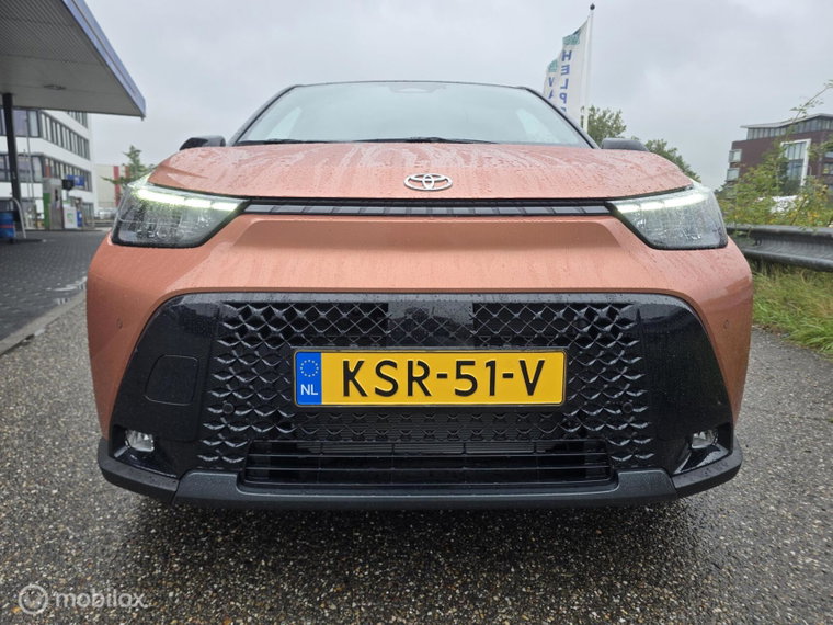 Vehicle Image 10