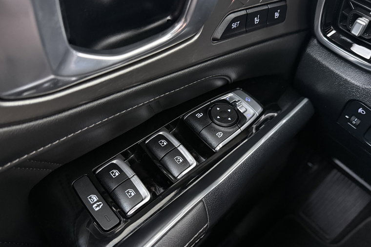 Vehicle Image 25