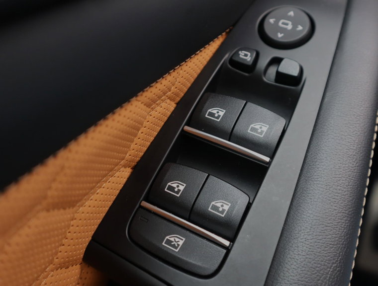 Vehicle Image 24