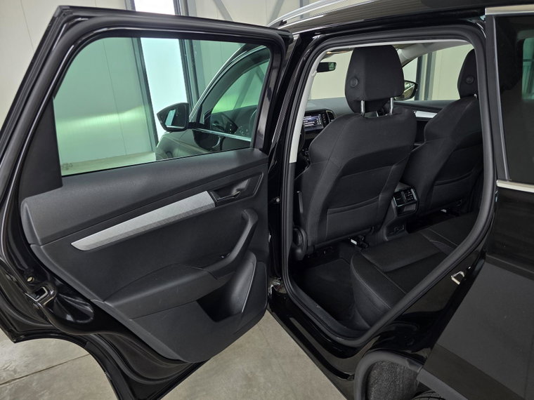 Vehicle Image 23