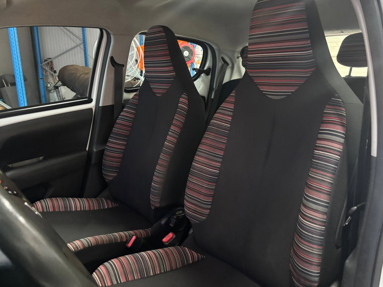 Vehicle Image 15