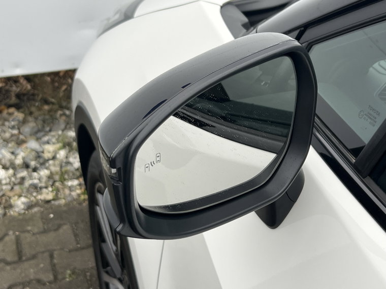 Vehicle Image 32