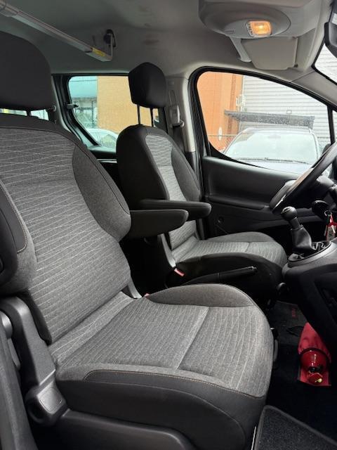 Vehicle Image 14