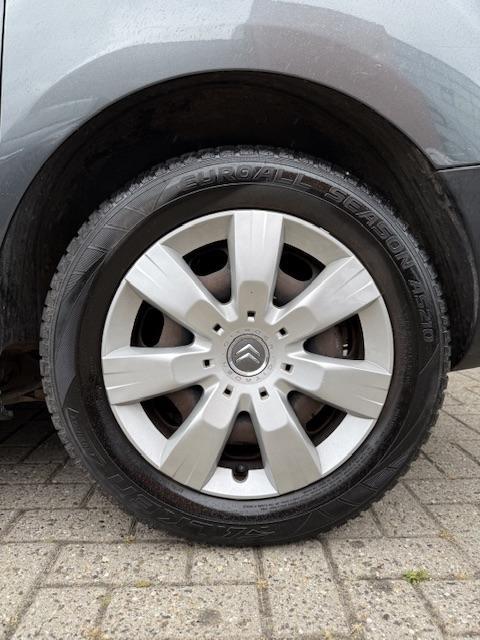 Vehicle Image 38