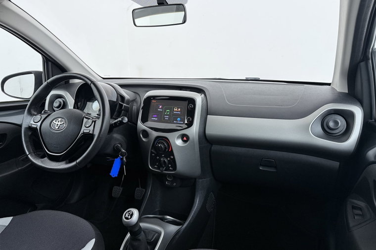 Vehicle Image 16
