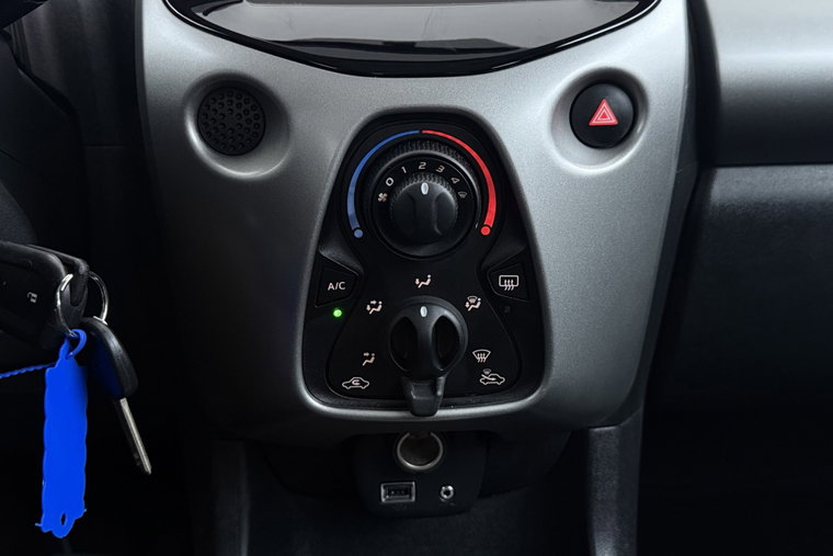 Vehicle Image 24