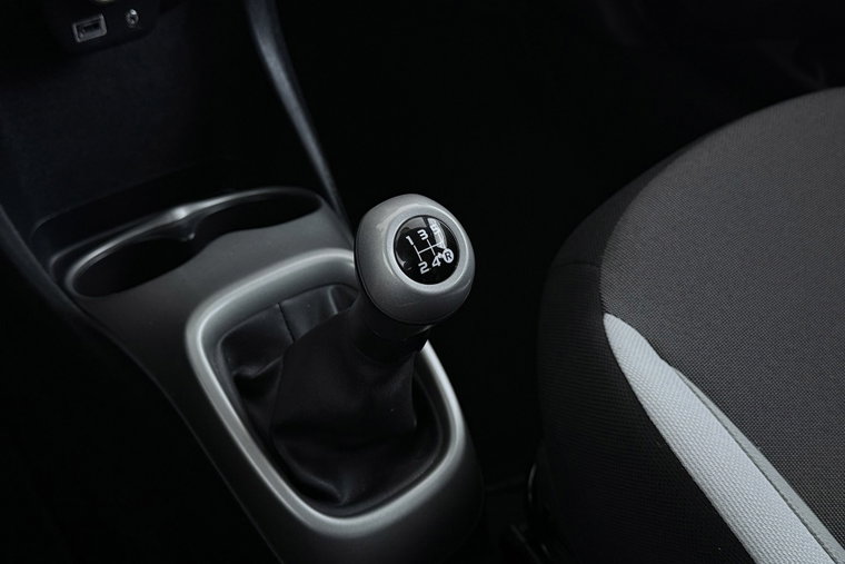 Vehicle Image 25