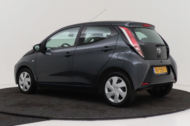 Vehicle Image 6