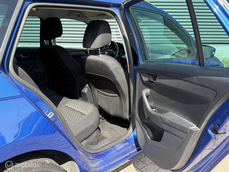 Vehicle Image 16
