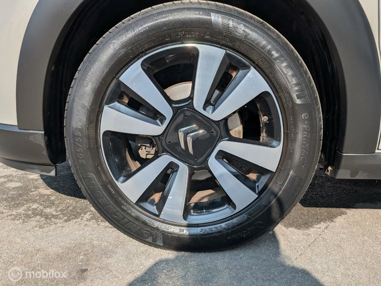 Vehicle Image 17