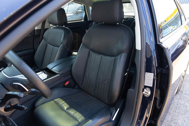 Vehicle Image 30