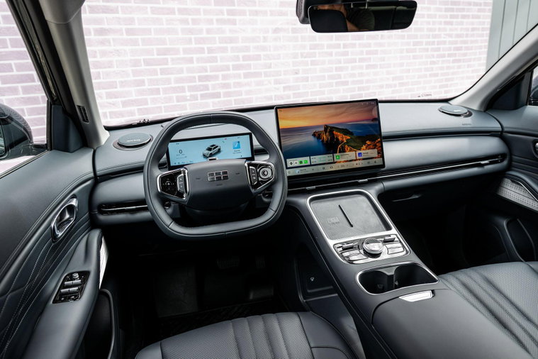 Vehicle Image 12