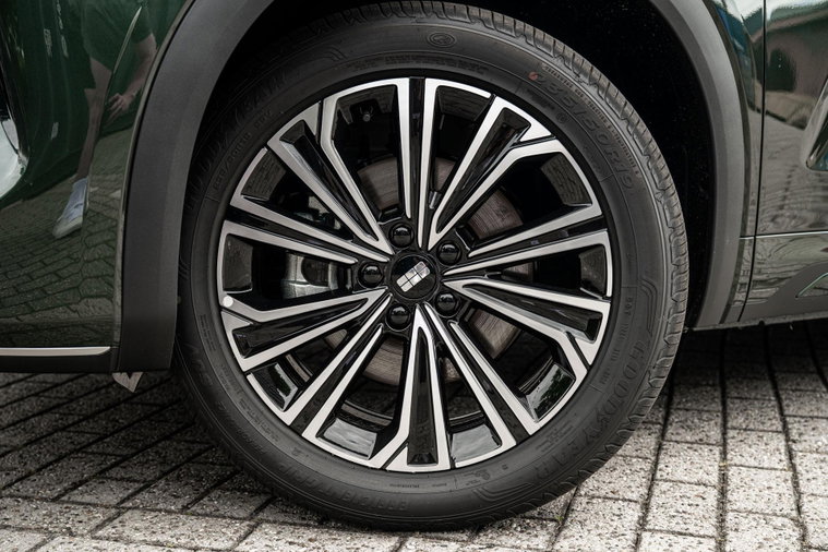 Vehicle Image 9