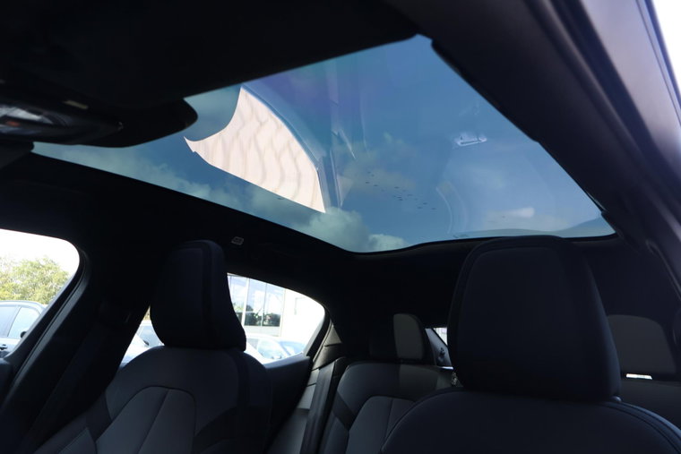 Vehicle Image 23