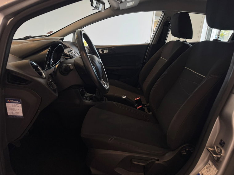 Vehicle Image 17