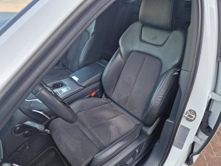 Vehicle Image 24